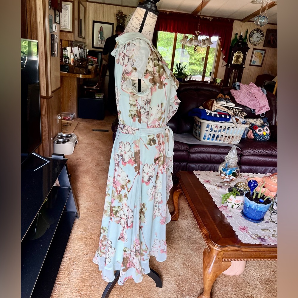 Julian Taylor Floral Midi Dress Size 16 Layered Ruffles beautiful dress. - Picture 8 of 16